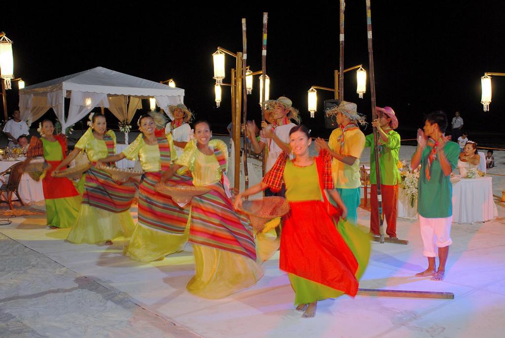 Fridays Boracay Beach Resort Balabag  Bagian luar foto